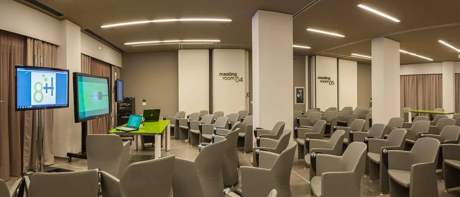 8Piuhotel Lecce 4*,  Italia